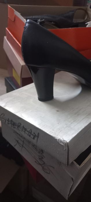 Pantofi lichidare de stoc