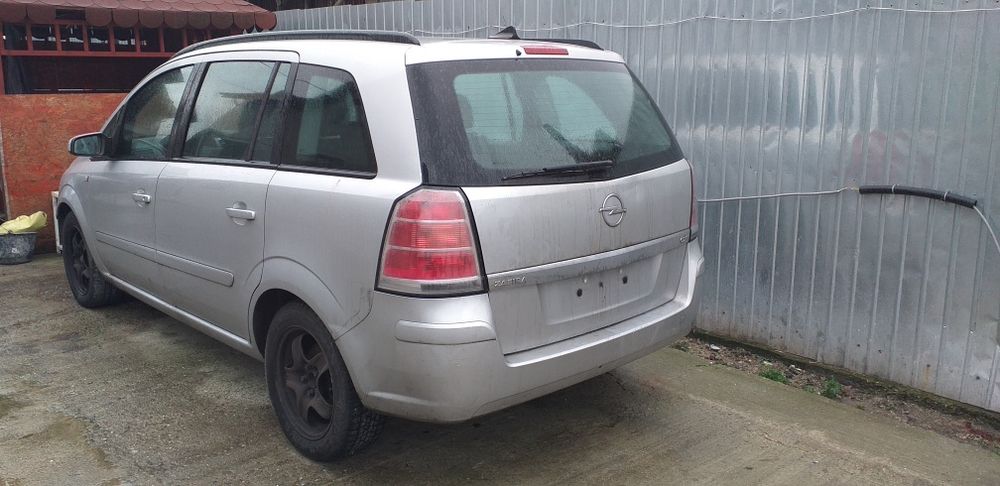 Usi stânga - dreapta opel zafira b 2009
