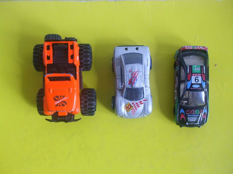 Lot de 3 masinute din metal