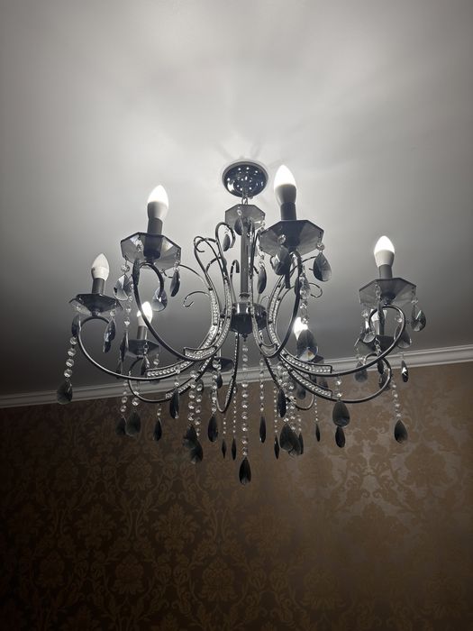 Люстра в зал в хорошем состоянии