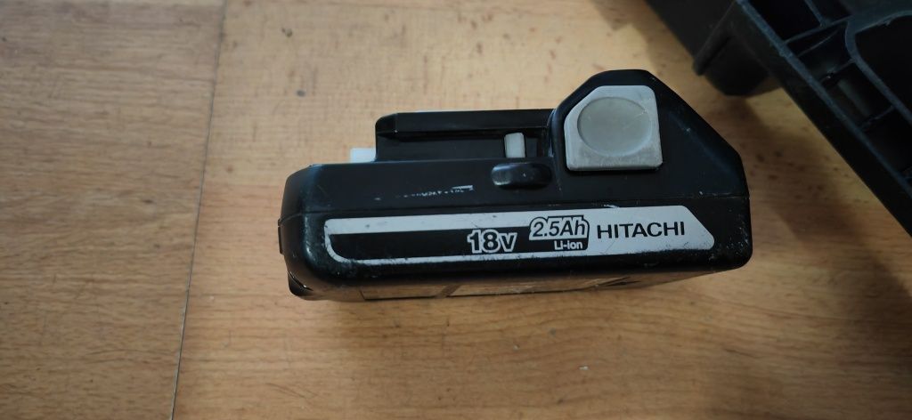 Продавам Винтоверт Hitachi DV 18DGL в отлично състояние