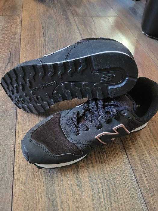 New Balance 373.
