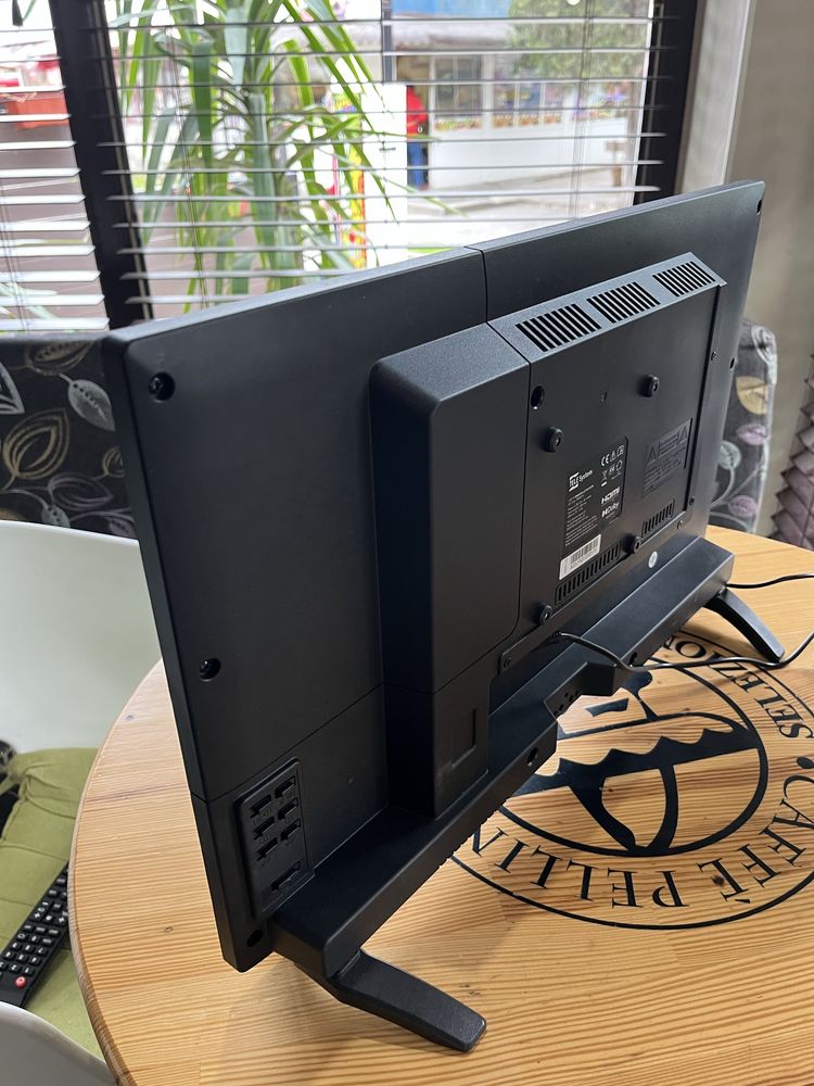 Smart slim FHD 22”