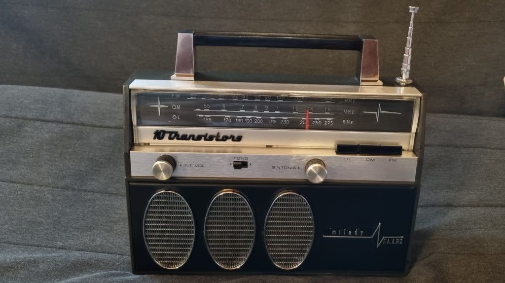 Radio vechi pentru colecție Milady F.A.A.R.T