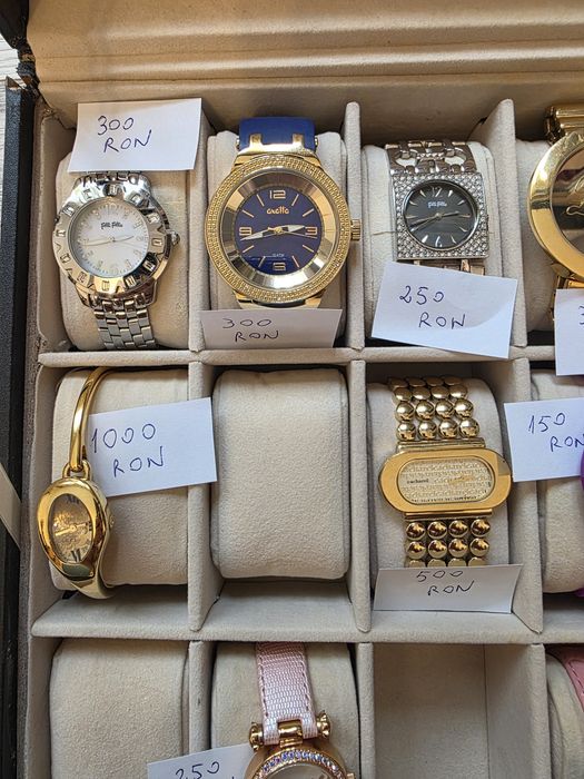 Vând ceasuri de dama