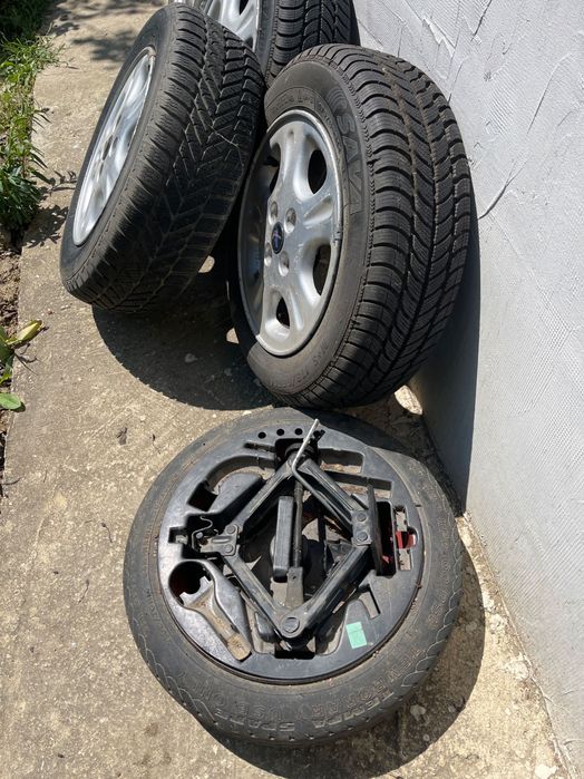 4 гуми за Fiat + 1 резерва гума с патерици, оригинални!