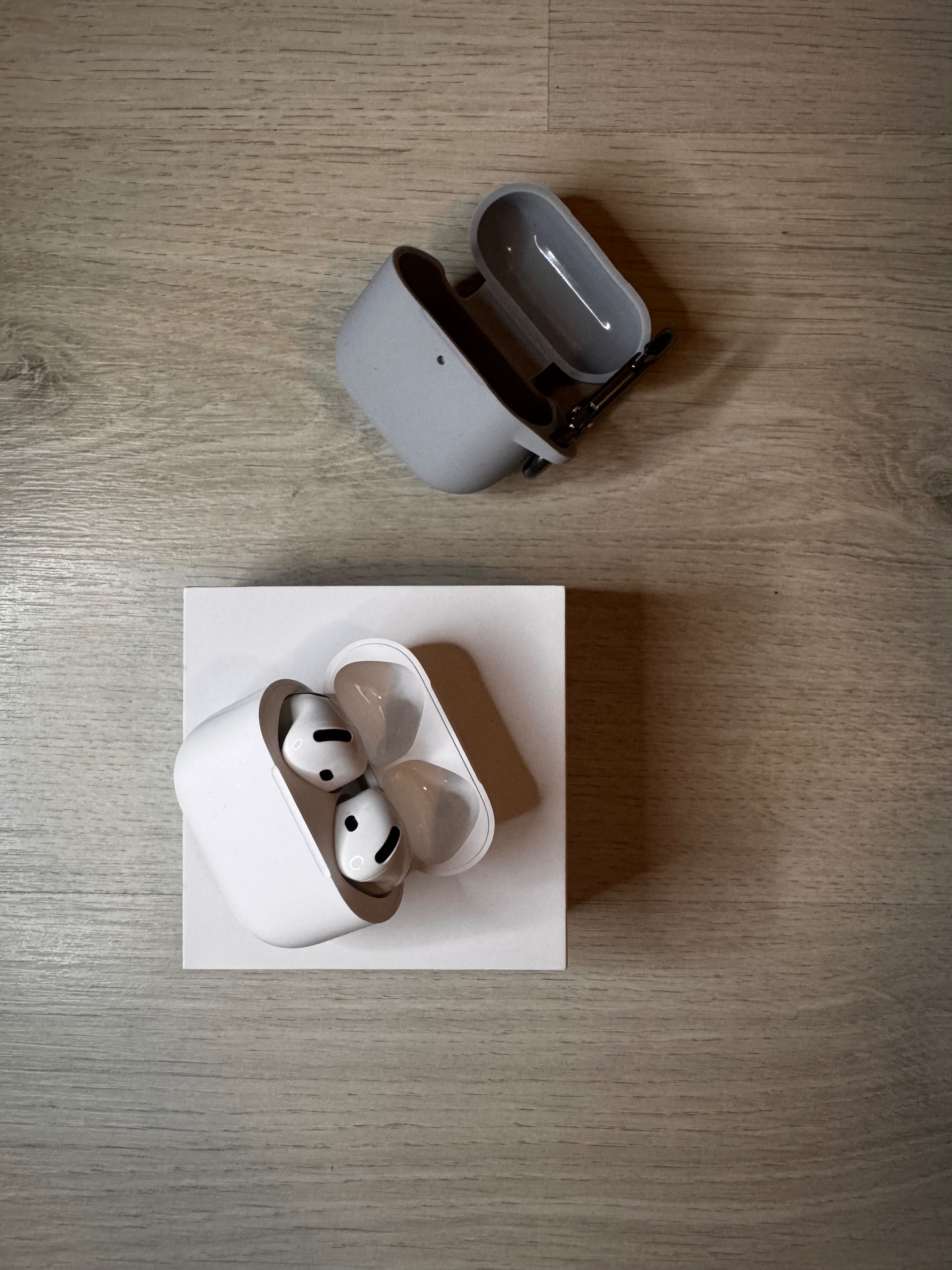 Airpods 4 безжични слушалки, оригинал, налична е касова бележка