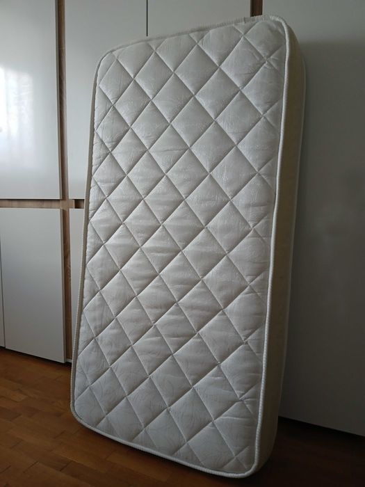 Подарявам детски матрак