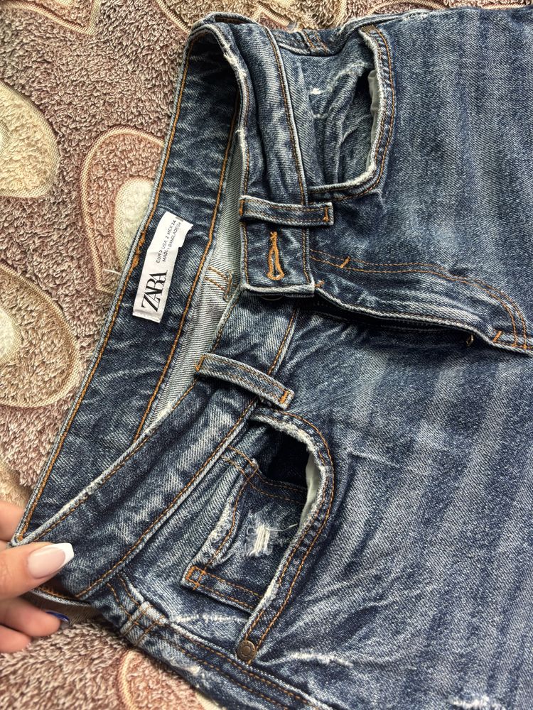 Сини дънки на Zara