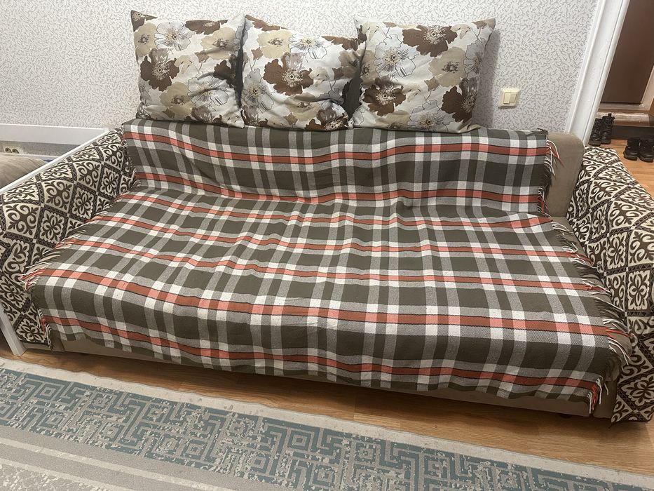 Продам диван  в хорошем состоянии в связи с покупной новой самовывозом