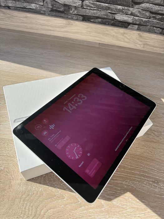 ipad 9th gen, 10’2 (2020)
