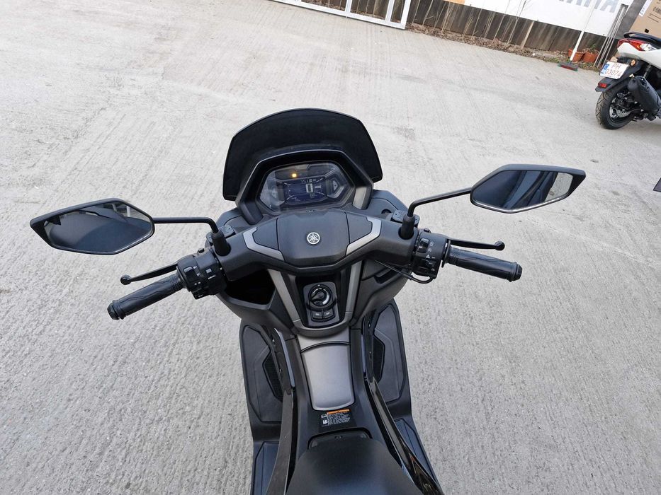 Yamaha NMax 125 model 2025-se conduce cu B-stoc EST BIKE Campina