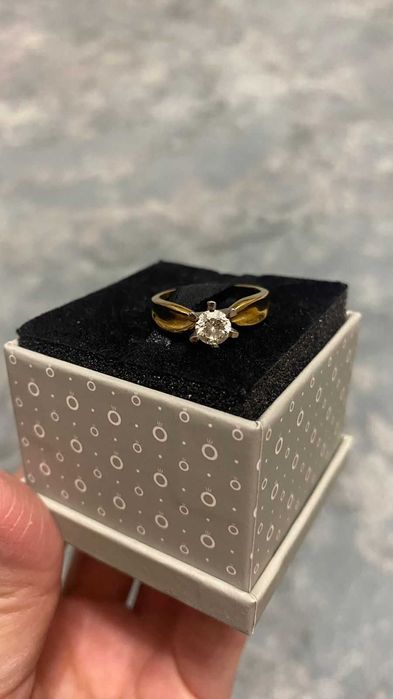 Золотые кольцо и серьги с бриллиантами