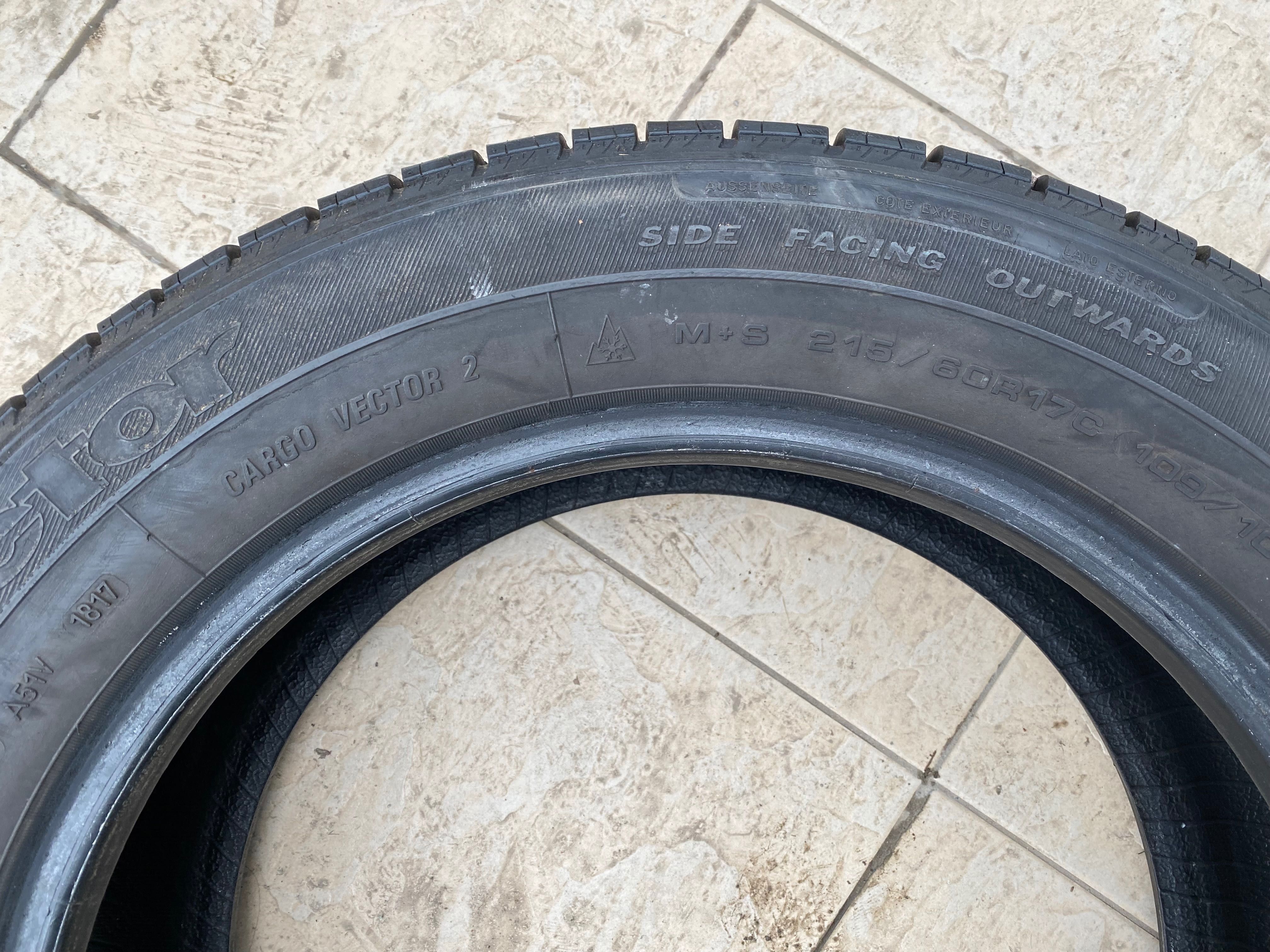 Гуми зимни бусови гума 215/60/17” C GOODYEAR CARGO Vector