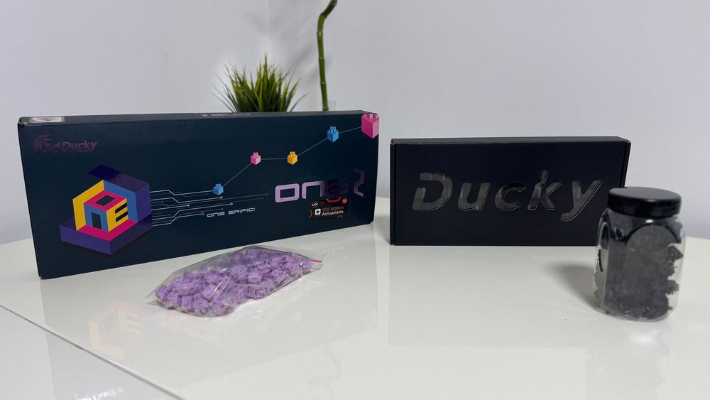 Tastatura Ducky One 2/Keycaps Ducky Milky/Switchuri Gateron/NMX Violet