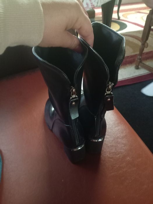 Cizme negre cu toc