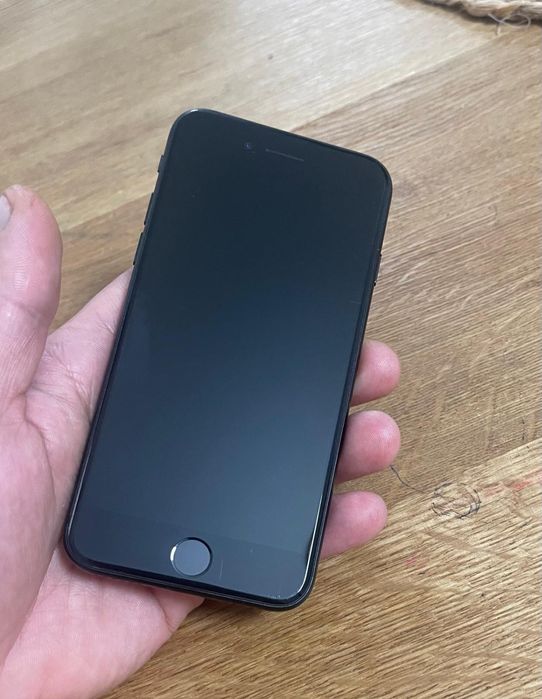 Iphone SE 2020 pentru componente la 250 ron