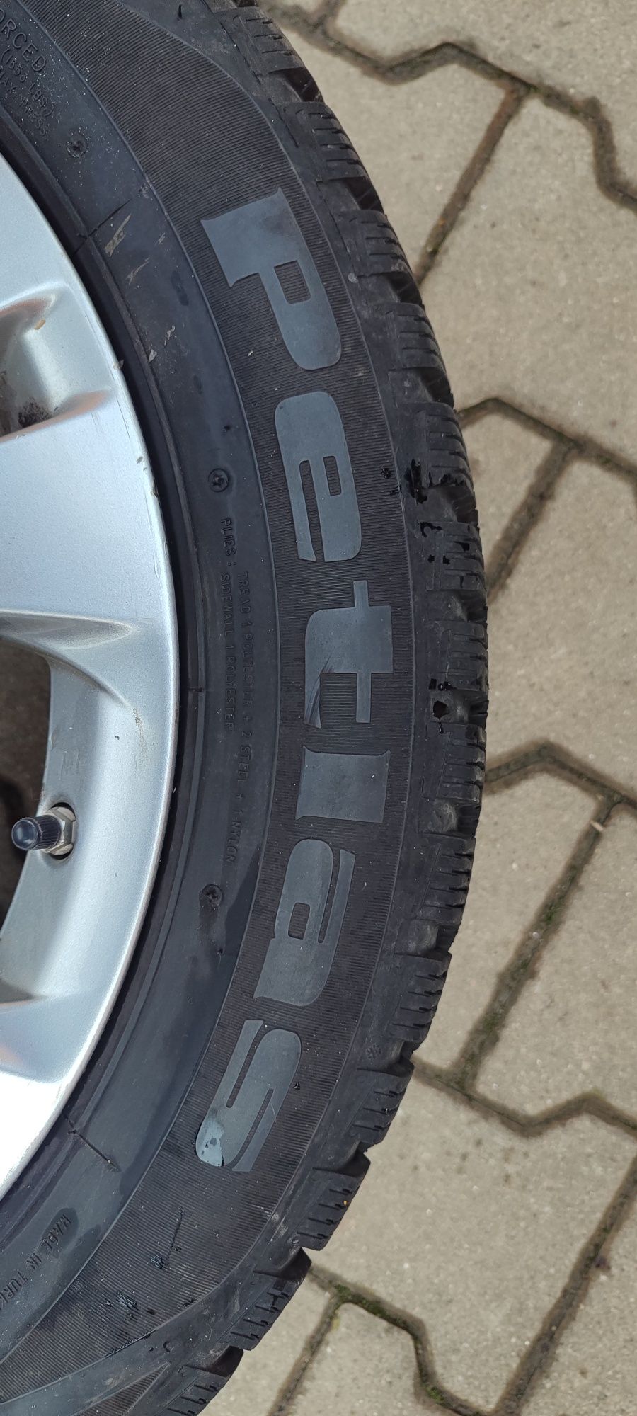 De vanzare sunt 4 jante Mercedes Benz de fabrica cu cauciuc