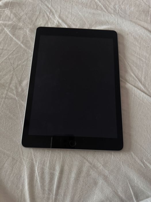 IPad 5 (2017)-32 GB,WI FI,stare excelentă