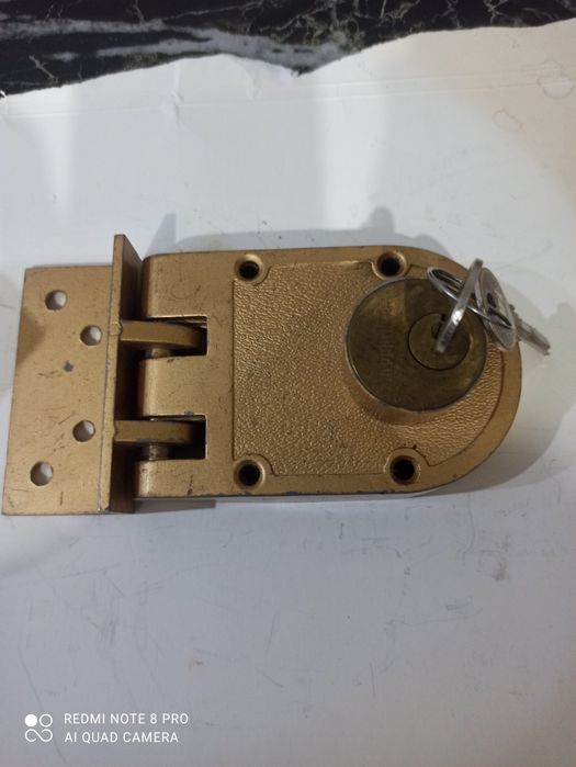 Замки для дома разные