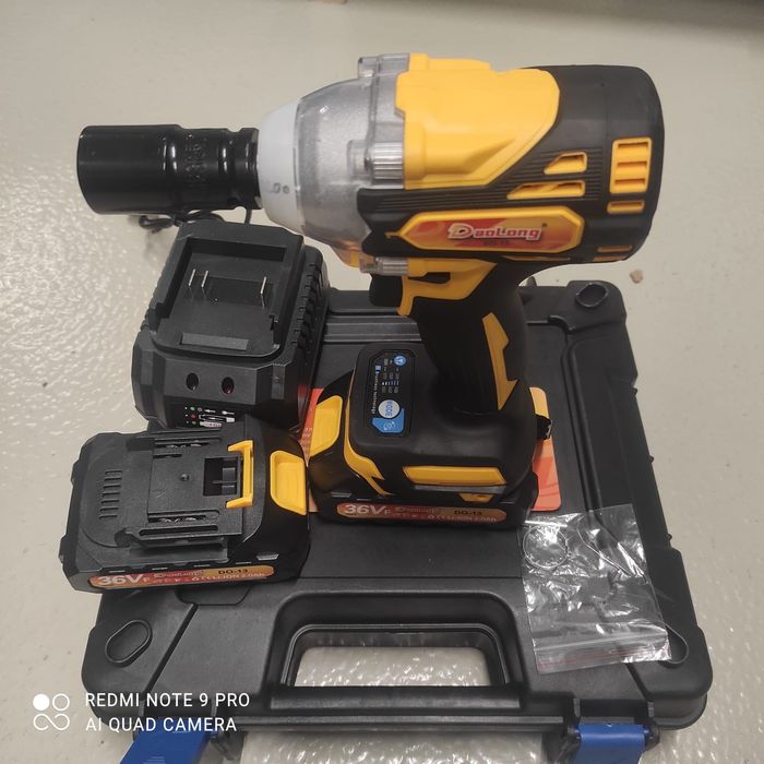 Pistol de impact . patrat de 1/2,adaptor hexagonal pt bit, 2 acumulato