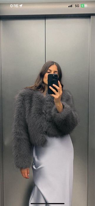 Caut blanita Zara