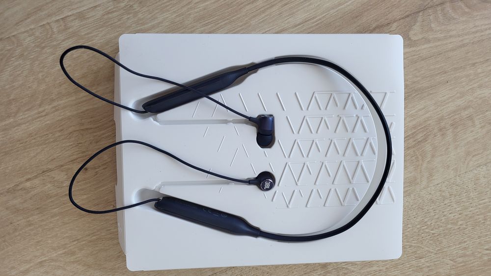 Casti JBL Live220 BT