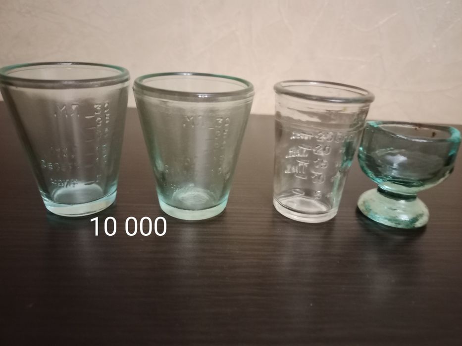 Продам медицинские мерные стаканы и химические колбы маленькие