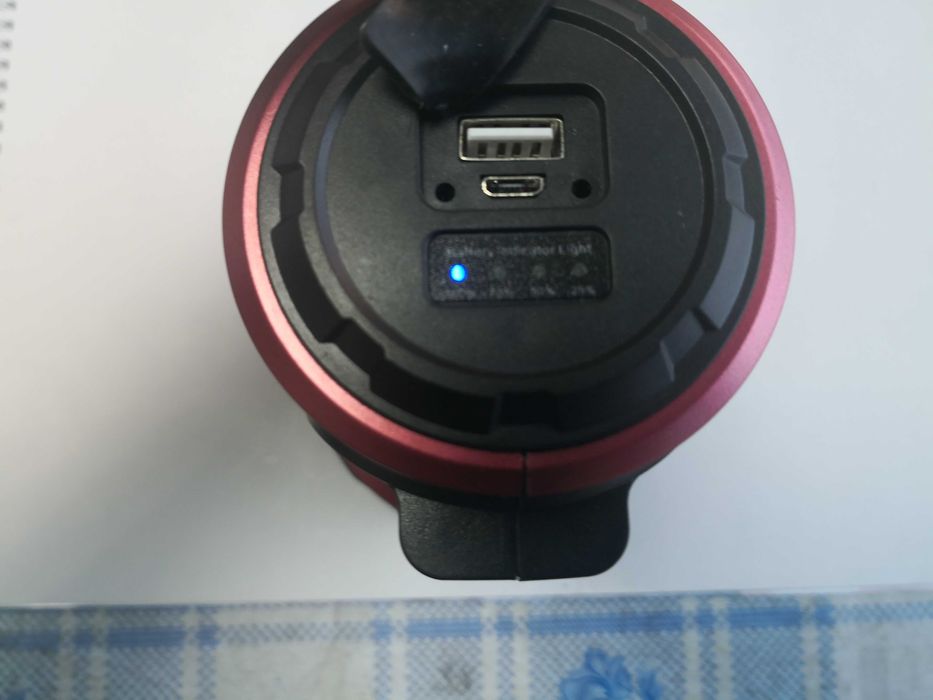 Lanterna reflector de 10 W cu panou solar