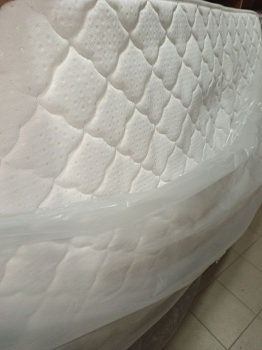 Матрас б/у  размер 1шт 140-200, 1шт 90-200