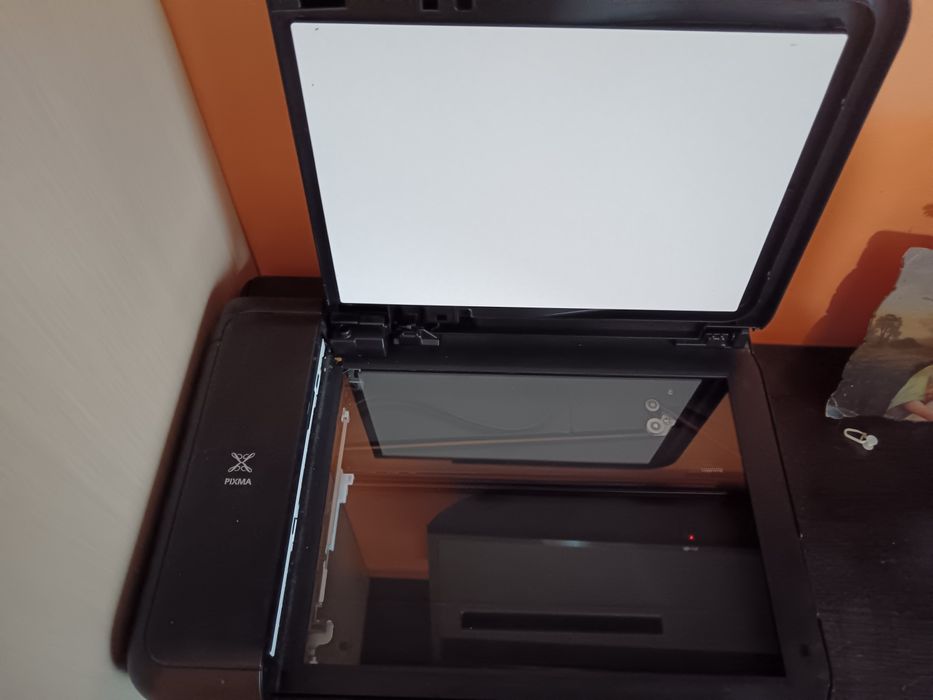 Vând imprimantă Cannon