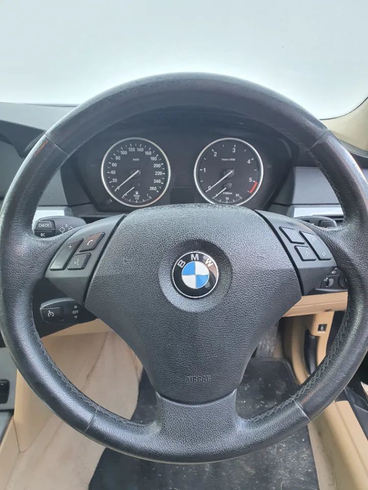 Dezmembrez Bmw seria 5 520 d E60 E61 motor 2.0 d an 2007 tip 204D4 M47 airbag volan cu comenzi portiera portieri usa usi stanga dreapta fata spate cardan grup diferential radiator apa clima ac intercooler lampa stop tripla spate dezmembrari piese auto