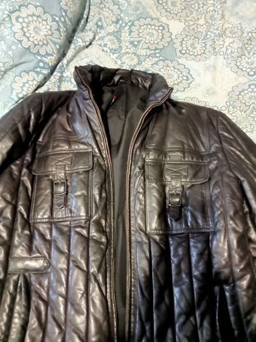 Отдам муржкую куртку за 4000.