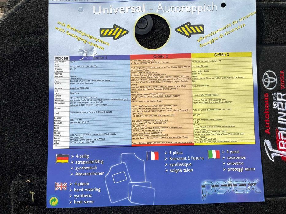 Продавам Универсални Текстилни Мокетни Стелки Черно Toyota