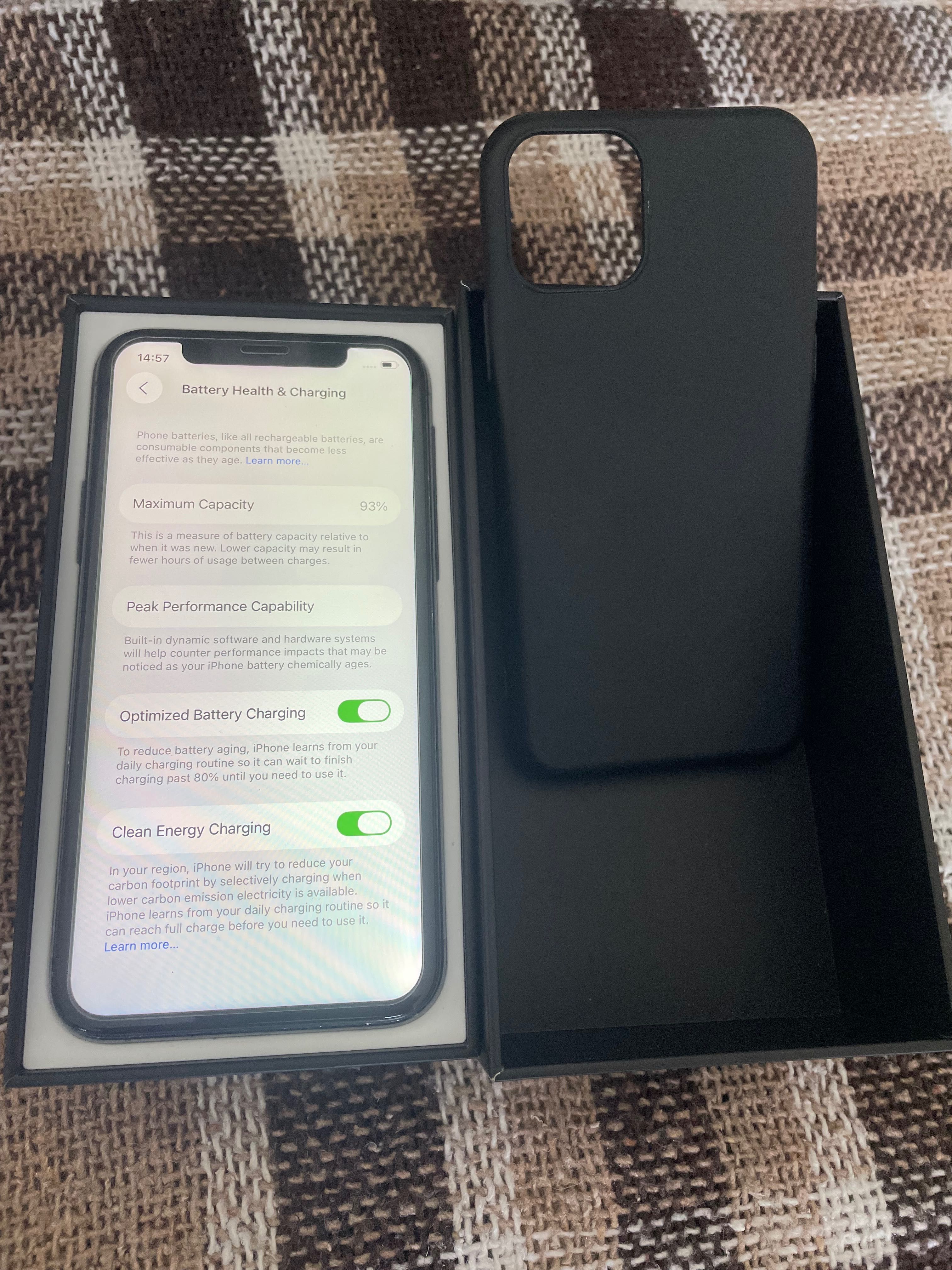 Продавам сребърен/сив iPhone 11 Pro 64GB