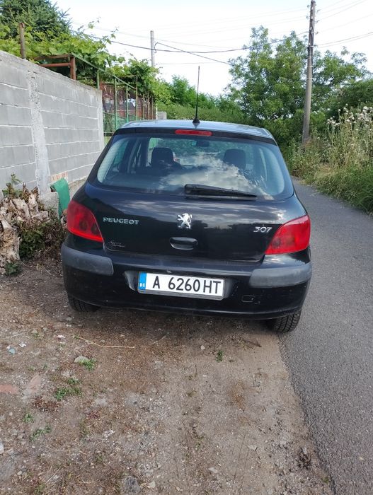 Продавам Пежо в добро състояние бензин