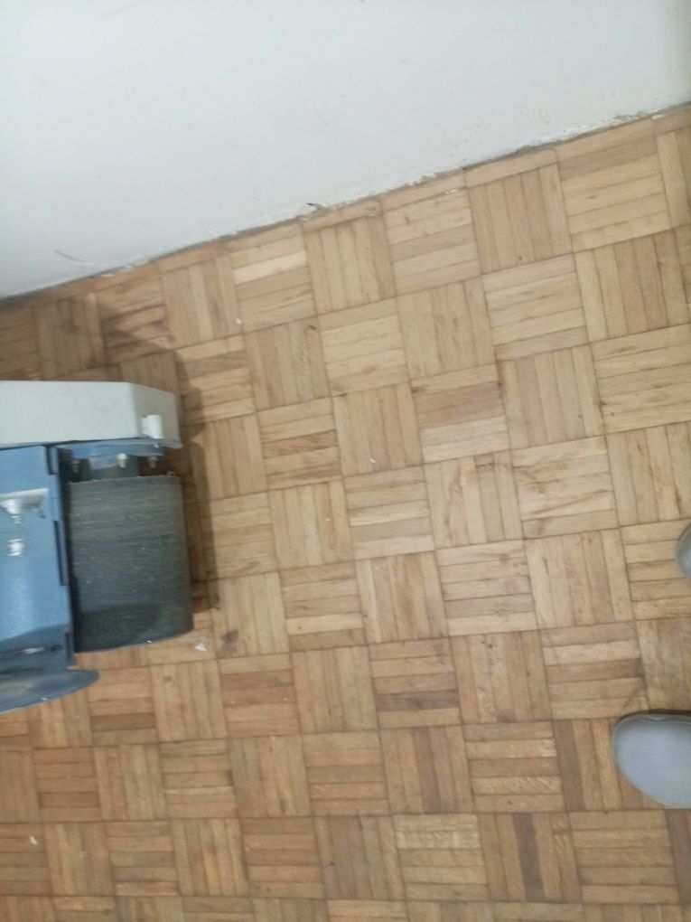 De vânzare mașina de rașchetat parchet