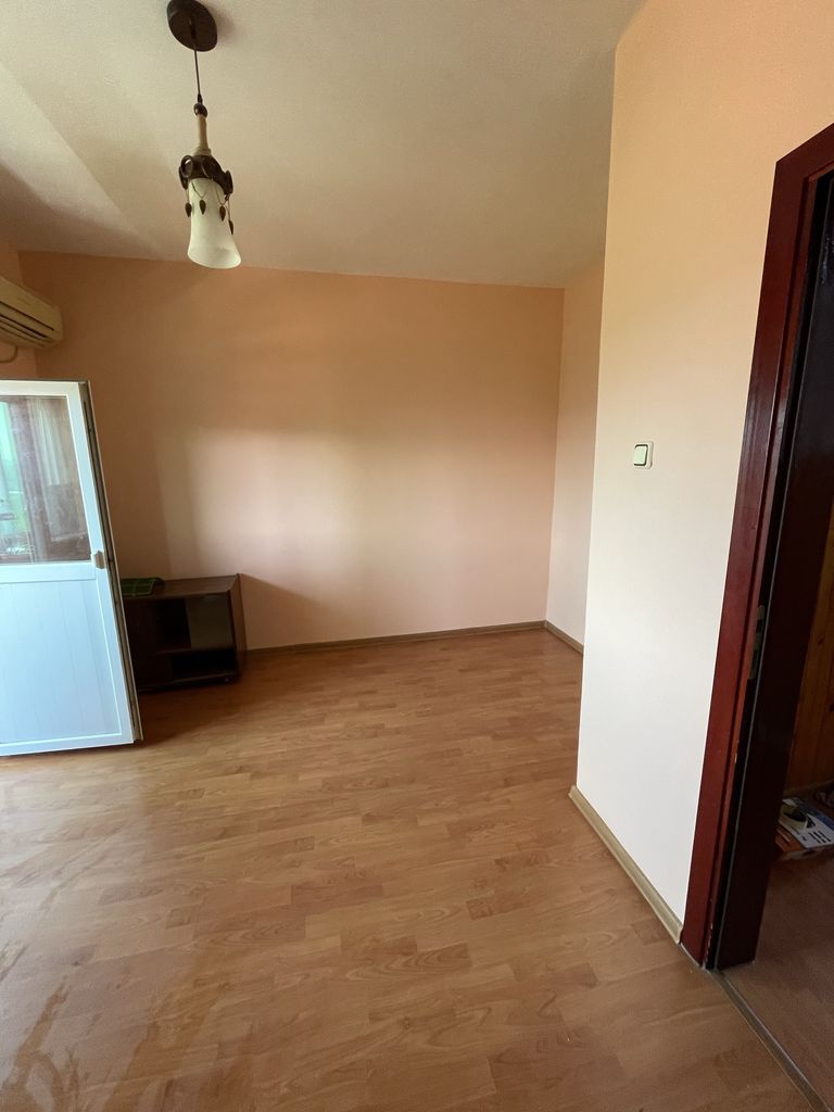 Дава се под наем Двустаен апартамент в Момчилград - 60 кв.м за 112.2 € - Снимка #3