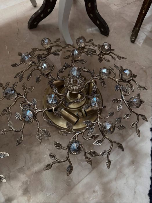 Plafoniera din bronz cu decor portelan/ cristal