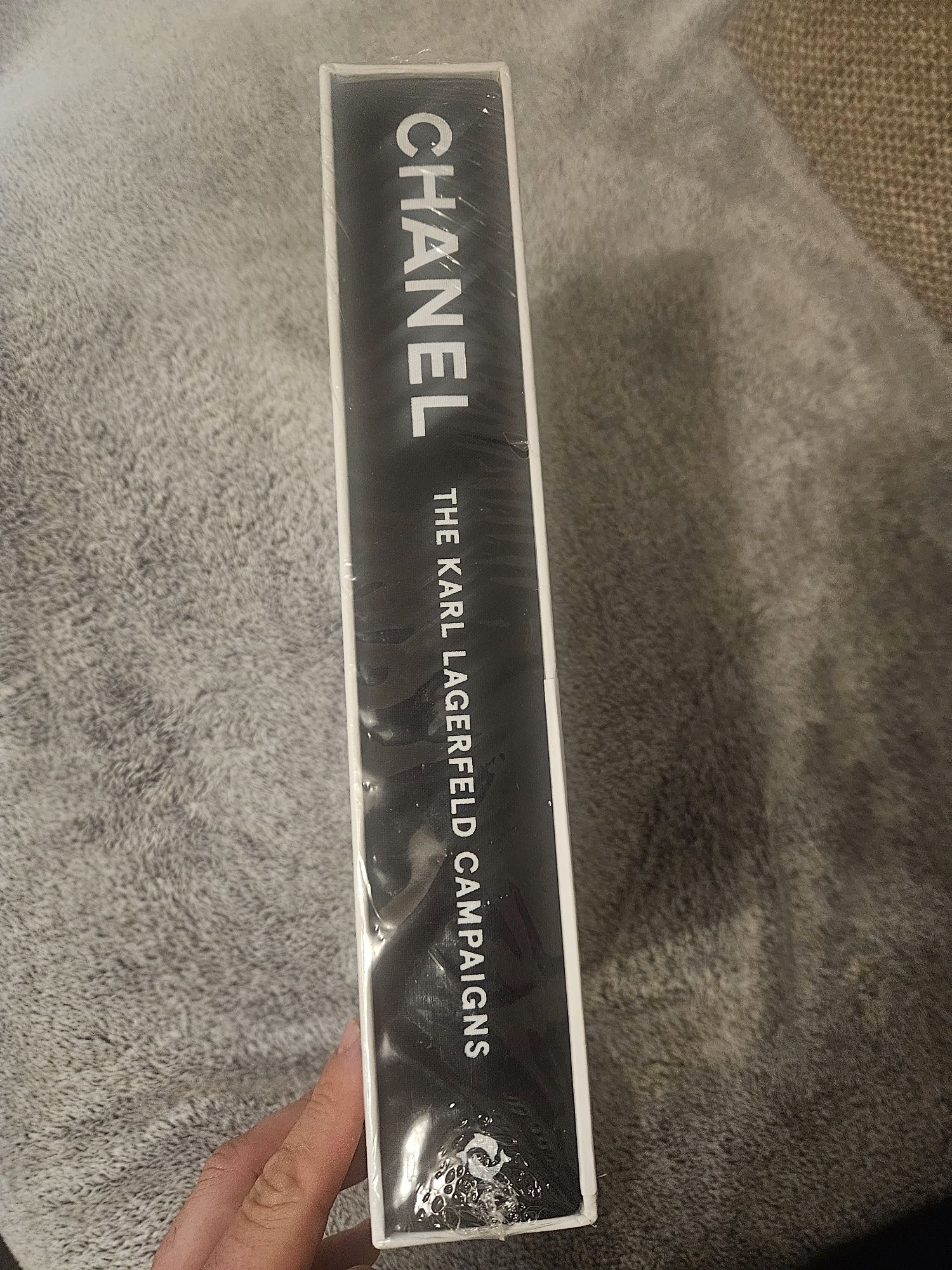 Книга за Chanel и Karl Lagerfeld