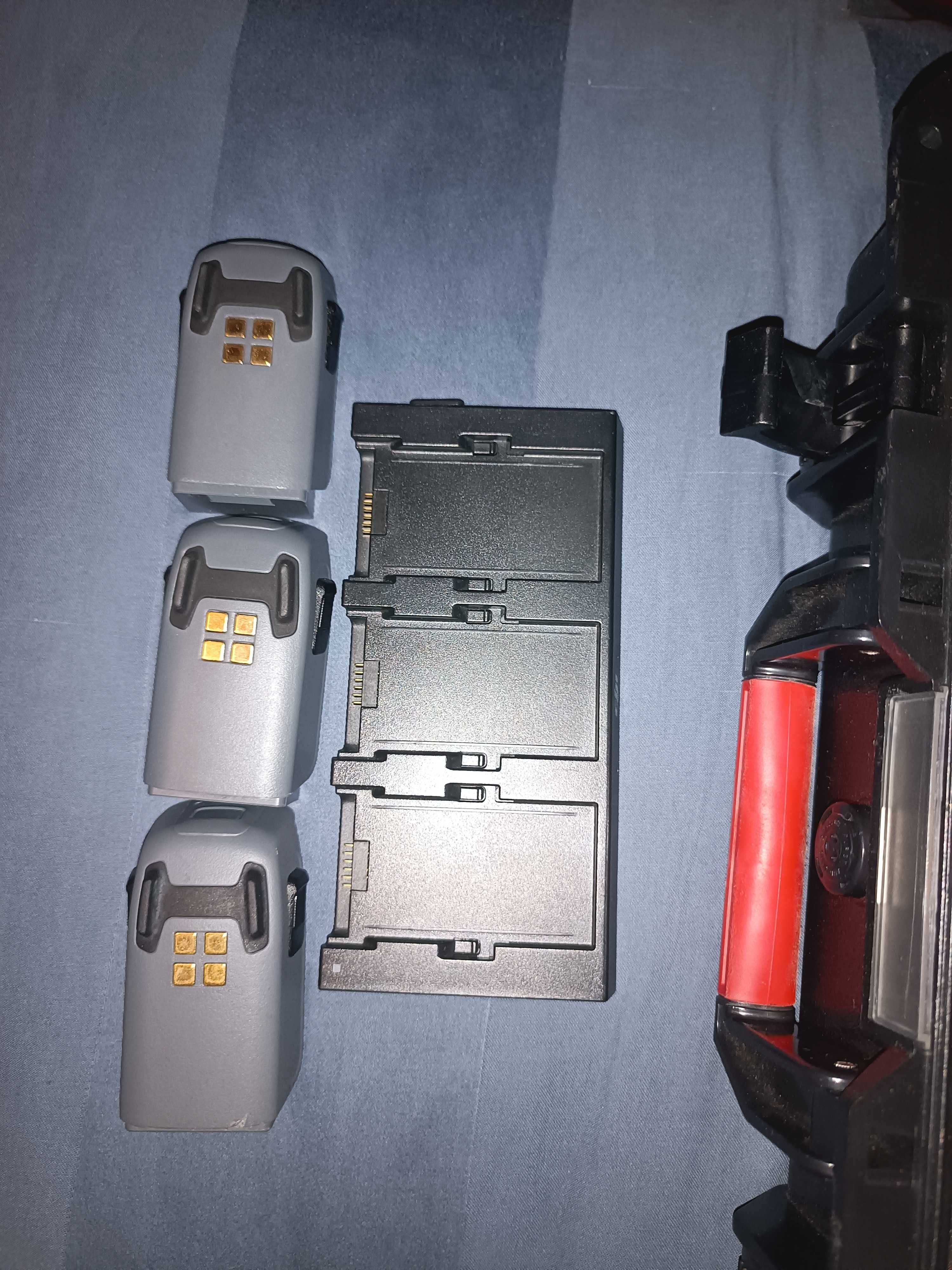 DJI Spark fly more combo със кутия за съхранение.