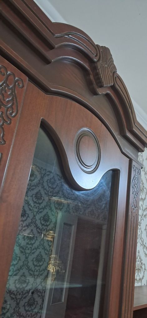 Мебель гарнитура
Ҳолати яхши, табиий ёғочдан ясалган, класси