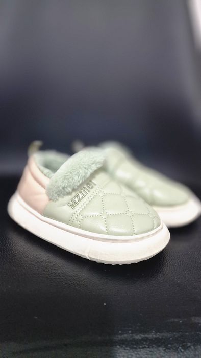 Детские кроссовки