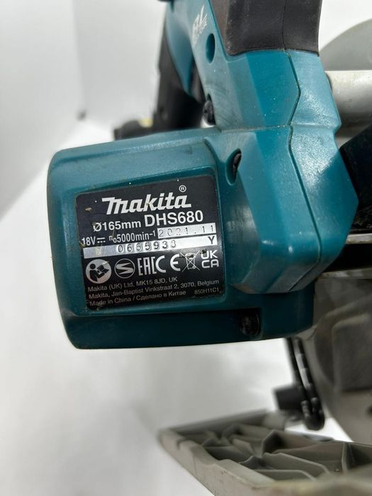 Makita DHS680 Fierastrau circular manual -P-