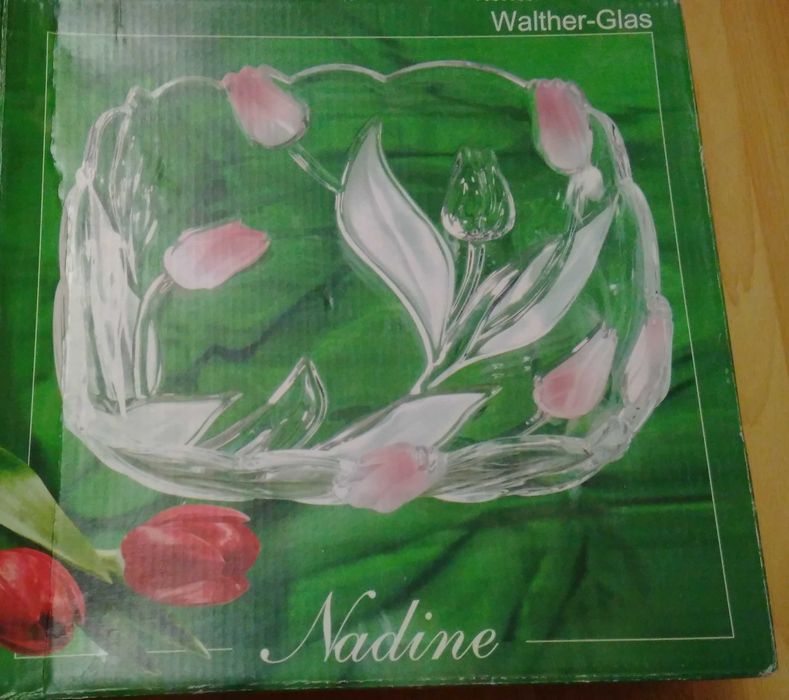 Кристални купи, чаши, бонбониера и салатиера