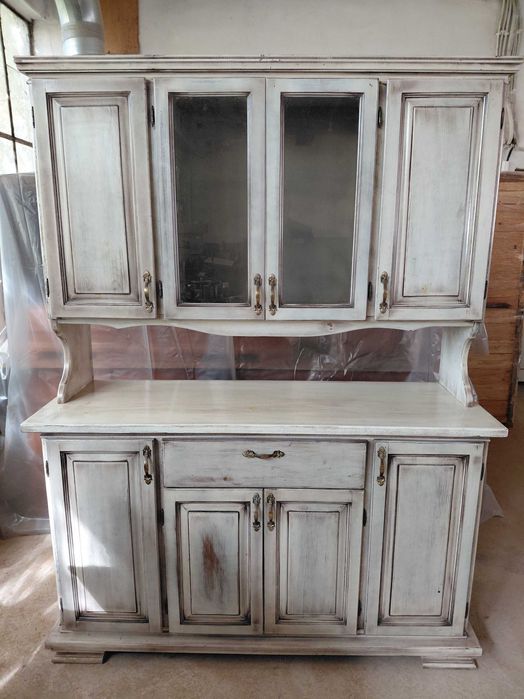 Кухненски шкаф цвят бяло състарено