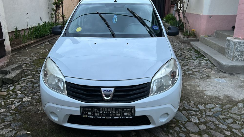 Vând Dacia Sandero 2011