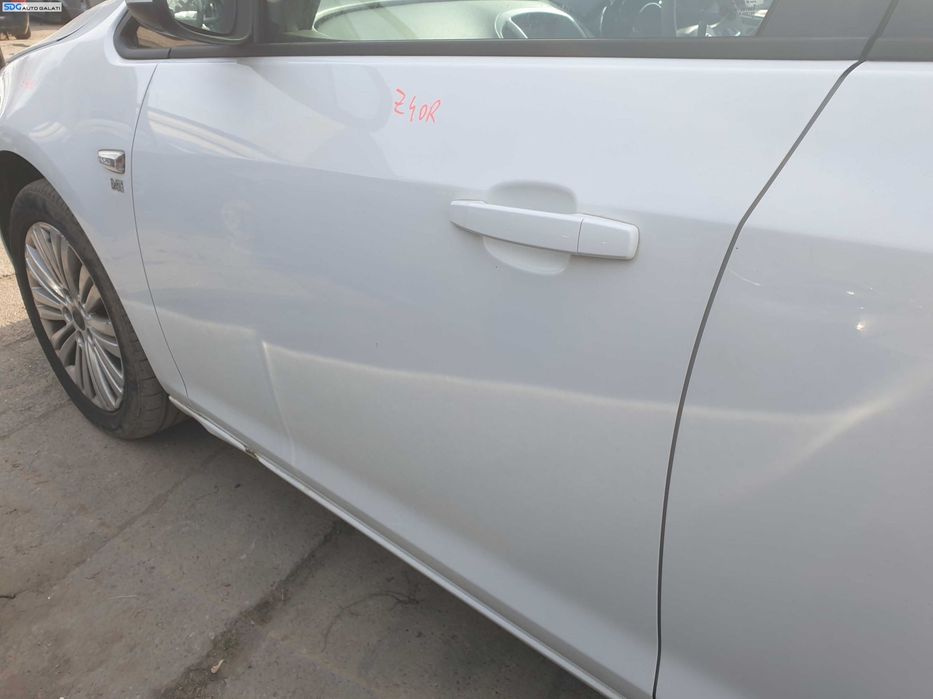 Usa Usi Portiera Portiere Stanga Fata Dezechipata Opel Astra J 2009 - 2016 Culoare Z40R [K3621]