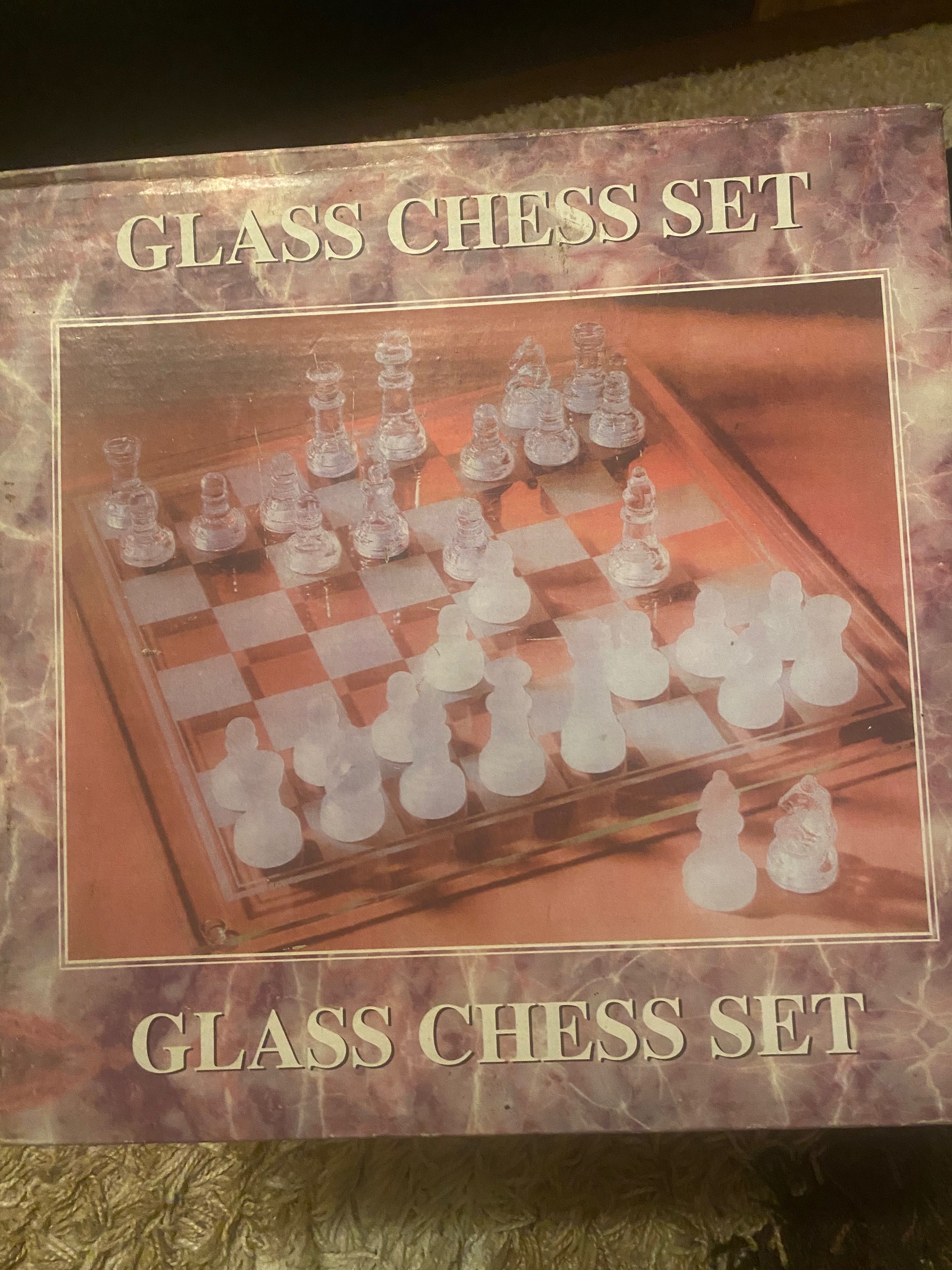 Стъклен шах с всичко