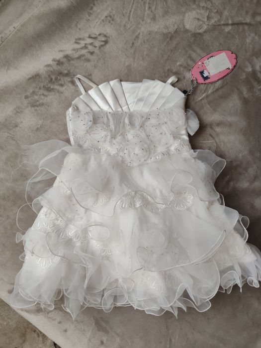 Новое детское платье со стразами